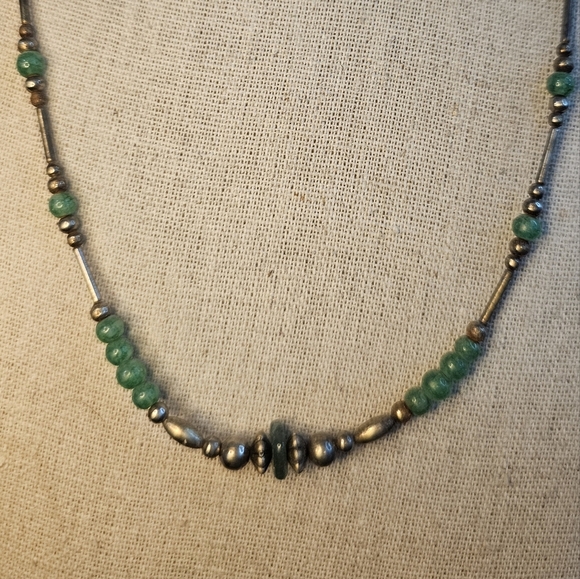 Vintage Beaded Necklace liquid Silver and Adventurine crystal Beads - Picture 3 of 5